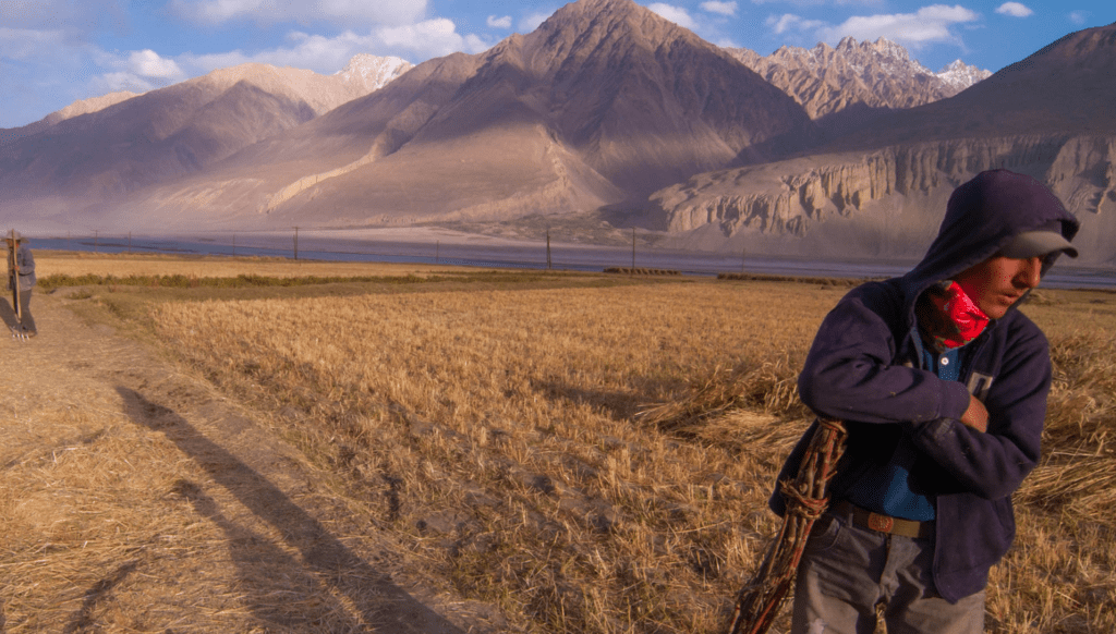 Men near Pamir highway in Tajikistan. Photo by Ramy El Mongi, courtesy of Flickr Creative Commons.